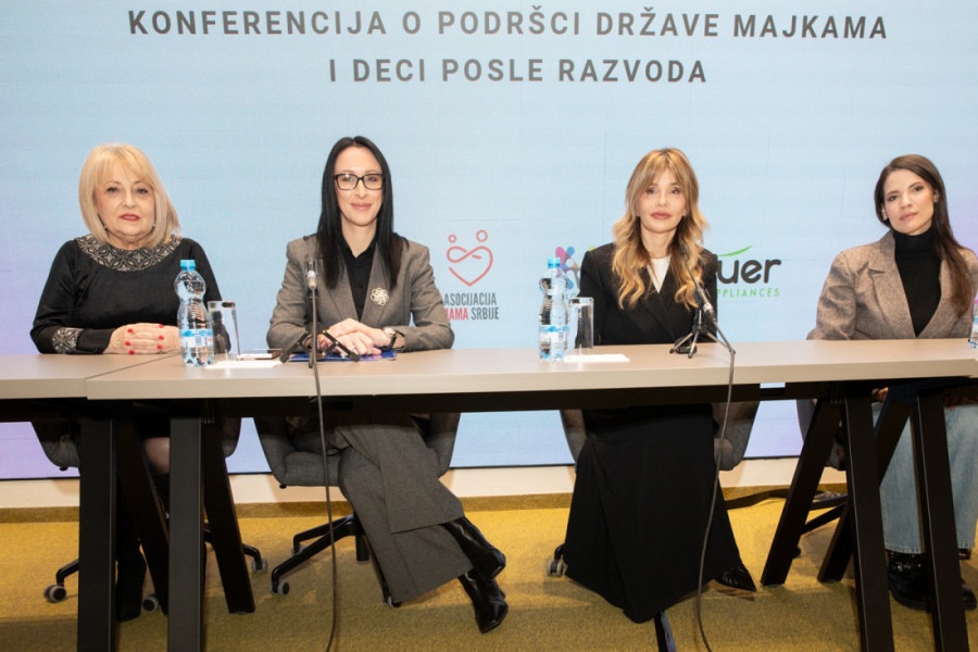 "Nijedna mama nije sama": Na Sajmu poslata važna poruka o zaštiti majki i dece posle razvoda! (FOTO)