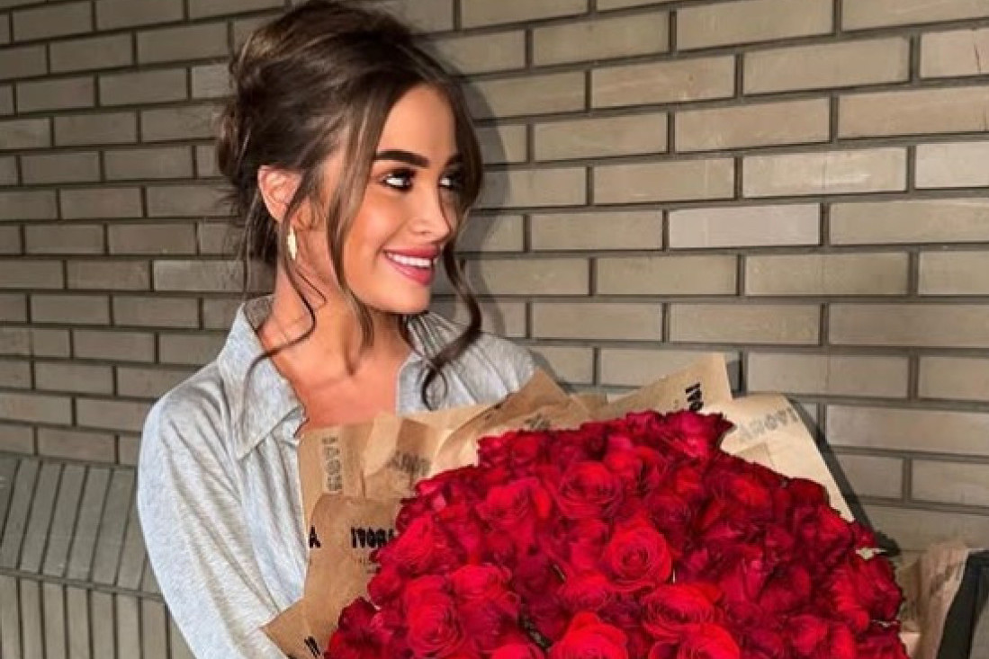 Slavlje u domu bivše snajke Ivice Dačića: Romantični gest oduševio pevačicu! (FOTO)