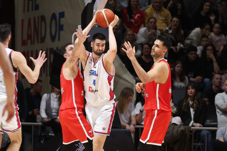 Srbija - Turska: Orlovi u velikom minusu, nikako da se vrate u meč (FOTO/VIDEO)