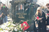 Godinu dana od smrti Saše Popovića: Porodica utučena, okupljaju se prijatelji estradnog maga (FOTO/VIDEO)