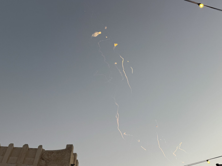 Putnici na luksuznom kruzeru u paklu: Rakete preleću, deca plaču, 150 ruskih turista zarobljeno na Bliskom istoku (VIDEO)