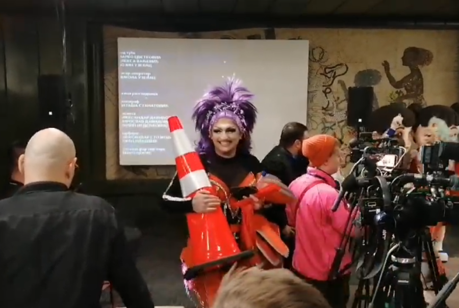 Glavna pevačica Harem grls napušta grupu, ali i dreg! Oglasila se bez šminke!