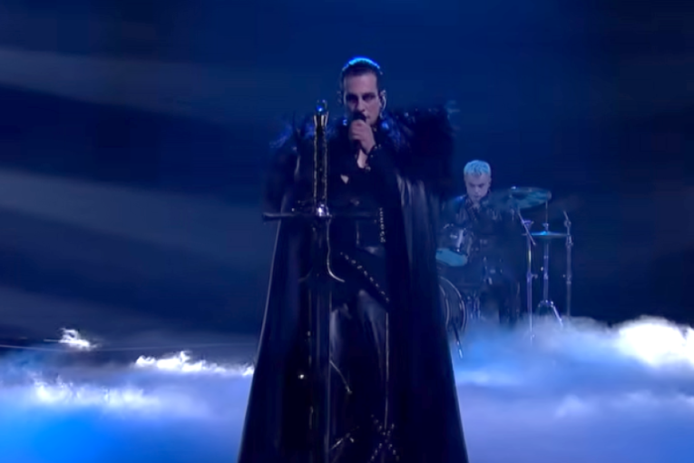 Stranci odlepili za novom verzijom pesme "Kraj mene" grupe Lavina: "Serbia is the winner!" (VIDEO)