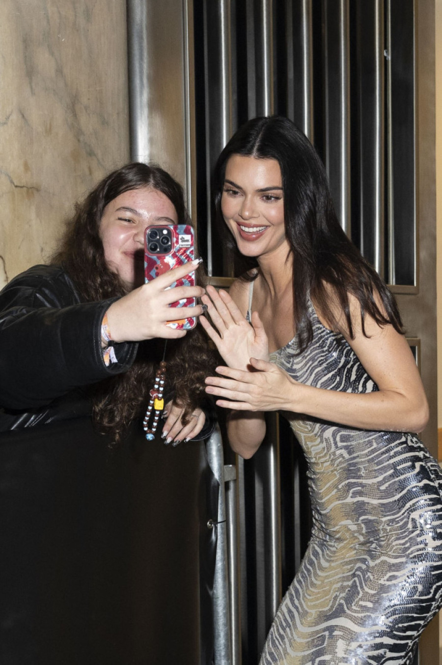 Modni dragulj: Kendal Džener vratila u život čuvenu haljinu iz devedesetih koju je nosila Sindi Kraford (FOTO)