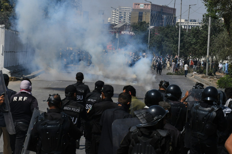 Sukob na Bliskom istoku: Izrael: Gađana glavna obaveštajna služba Irana! Zatvoren Ormuski moreuz!  (FOTO/VIDEO)