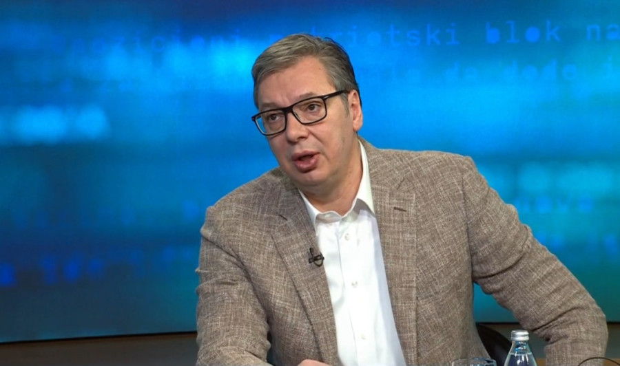 "Srpskom rodu ponos si i dika, proslavljamo rođendan našeg predsednika!": Omladinci priredili spektakl u Beogradu (VIDEO)