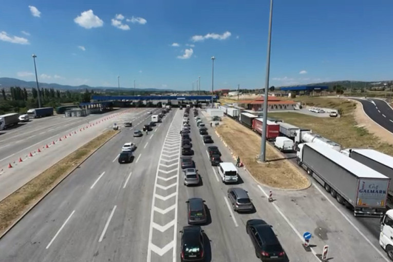 Haos na granici: Kamioni zarobljeni, čeka se satima!