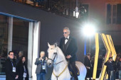 Andrea Bočeli na Sanremo dojahao na belom konju: Proglašen pobednik festivala! (FOTO)