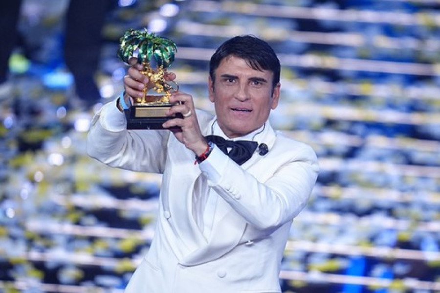 Andrea Bočeli na Sanremo dojahao na belom konju: Proglašen pobednik festivala! (FOTO)