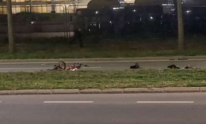 Sudar motocikla i bicikla: Muškarac bez svesti u Urgentnom centru Vojvodine (FOTO/VIDEO)