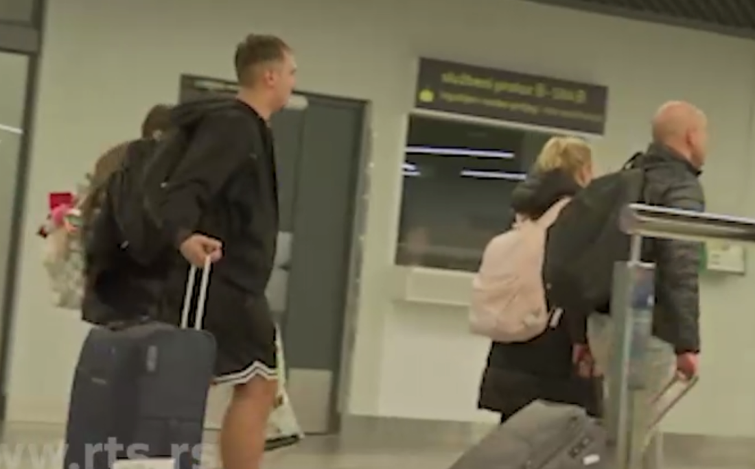 "Držali su nas na nebu tri sata": Srbi iz Dubaija presrećni što su došli kući (FOTO)
