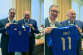 Predsednik Srbije dobio na poklon dres reprezentacije Italije sa prezimenom Vučić (FOTO)