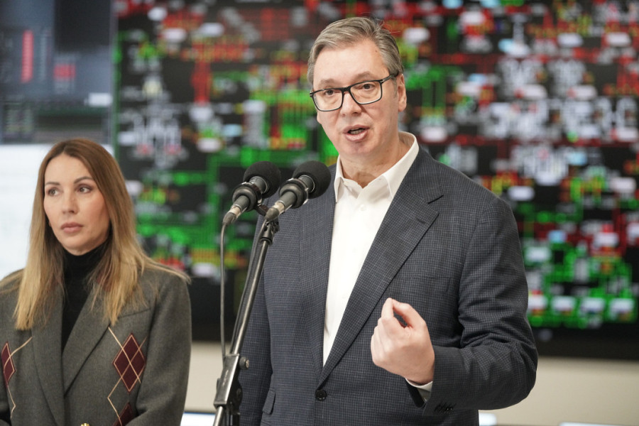 Vučić:  Notorna laž da se nafta normalno izvozi iz zalivskih zemalja