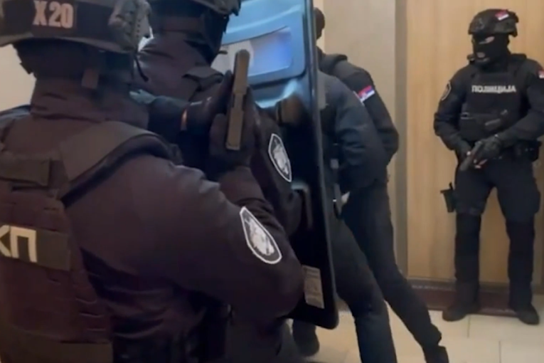 Raspad u opoziciji i među studentima: Ćuta priznao  - podele su svugde! (VIDEO)