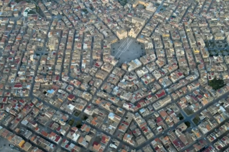 "Selo stotinu udovica" uzdiže se na litici iznad mora: Italijanski dragulj koji priča o moru i ljudima (FOTO)