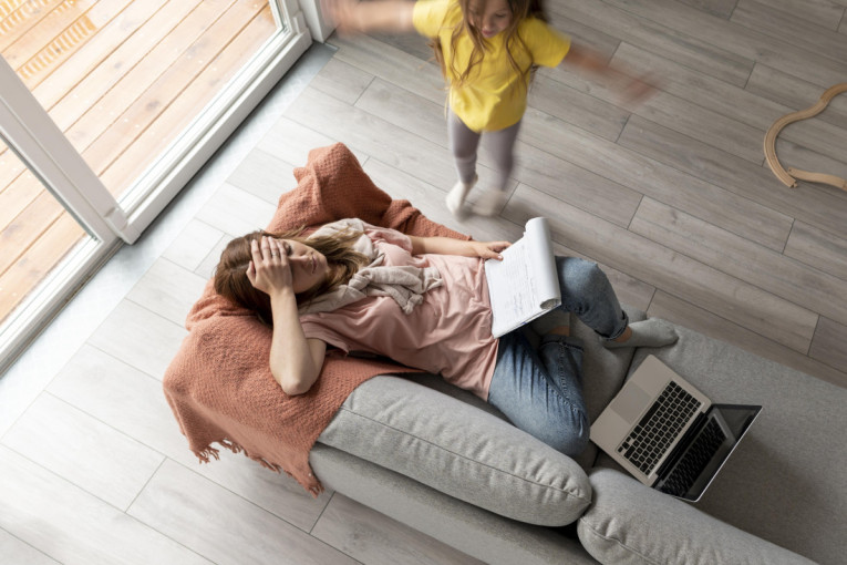 Mislite da ste samo umorni? Ovo su jasni simptomi da prolazite kroz roditeljski "burnout"