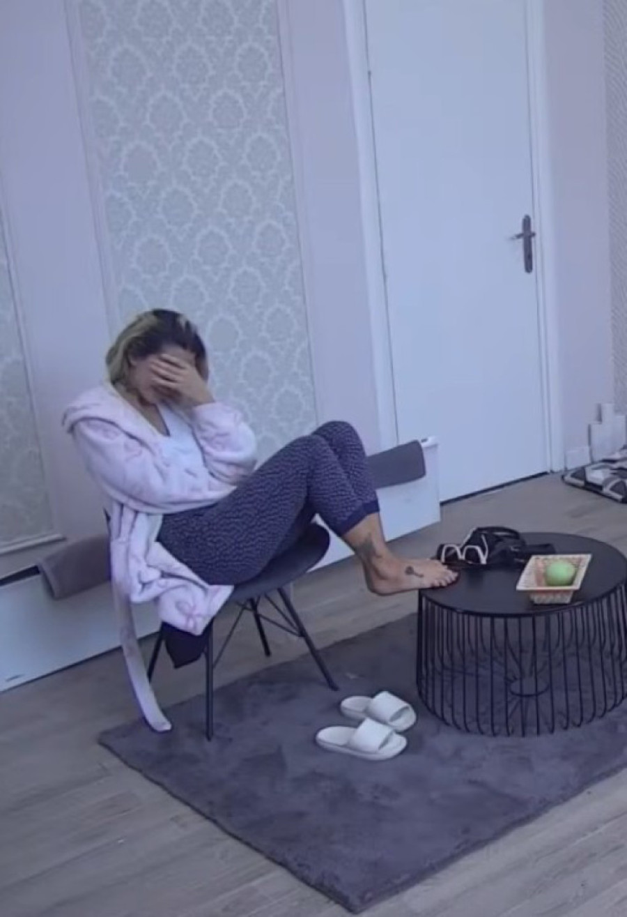 Aneli na ivici nervnog sloma: Guši se u suzama! (VIDEO)