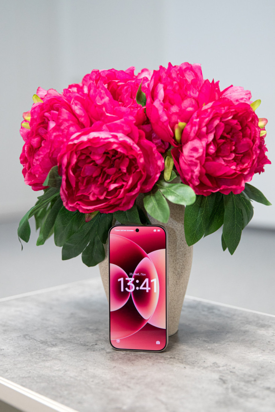 Telefon koji se bira instinktom: Zašto će žene obožavati Xiaomi 17 u Alpine Pink boji