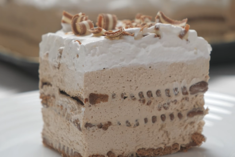 Recept dana: Esterhazi torta je mađarska raskošna poslastica,  koja spaja laganu koricu i svilenkasti fil