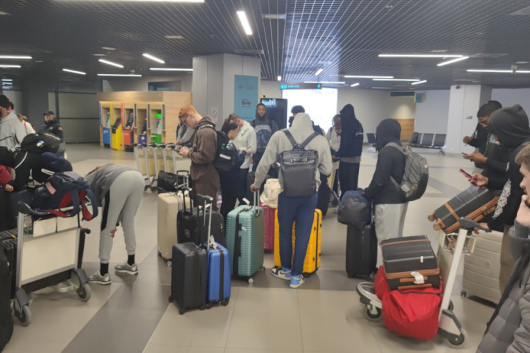 Vlada i "Er Srbija" iz Dubaija izvukle još 262 putnika i 14 beba: Avion sleteo na aerodrom "Nikola Tesla"