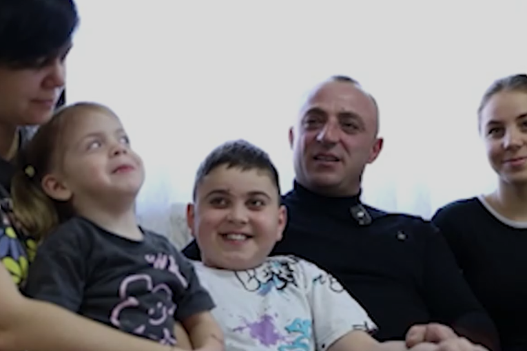 Svaki trenutak je neprocenjiv: Neophodno tri miliona dolara za lečenje dečaka iz Tutina