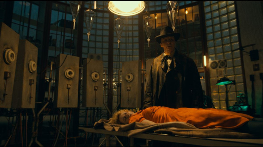 Divlja ljubav Kristijana Bejla i Džesi Bakli ruši sve pred sobom u filmu "Nevesta": Zapanjujuće bioskopsko iskustvo (FOTO/VIDEO)