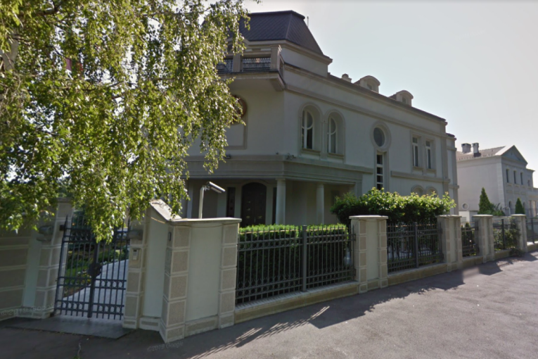 Građani mogu da odaju poštu Hamneju: Ambasada Irana u Beogradu otvorila knjigu žalosti