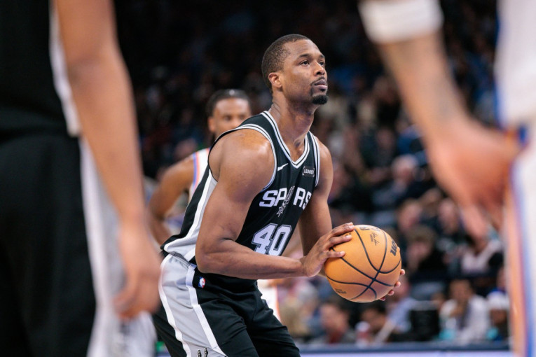 Da li je ovo najbizarnija povrada ikada? Zvezdi Sparsa stradao zglob u snu!