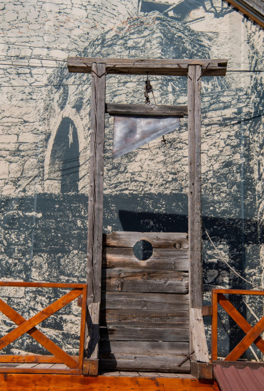 Dugih sedam godina je Drakula bio zarobljen u ovom zamku: Bajkovitu tvrđavu obožavaju i filmadžije, a do nje ima četiri sata vožnje (FOTO)