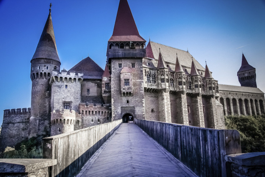 Dugih sedam godina je Drakula bio zarobljen u ovom zamku: Bajkovitu tvrđavu obožavaju i filmadžije, a do nje ima četiri sata vožnje (FOTO)