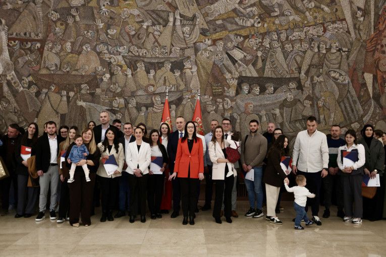 Majkama uručena rešenja o subvencijama za kupovinu prve nekretnine!