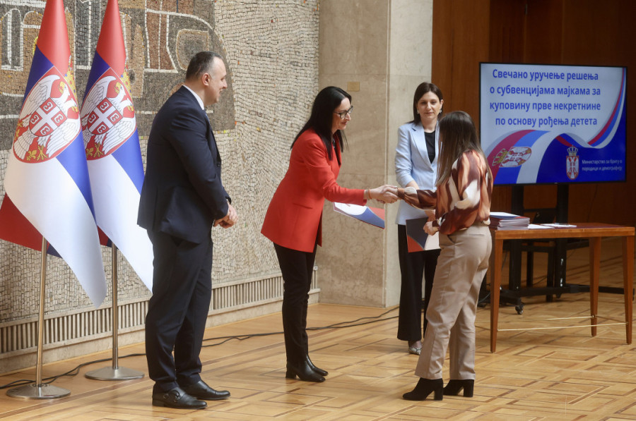 Majkama uručena rešenja o subvencijama za kupovinu prve nekretnine!