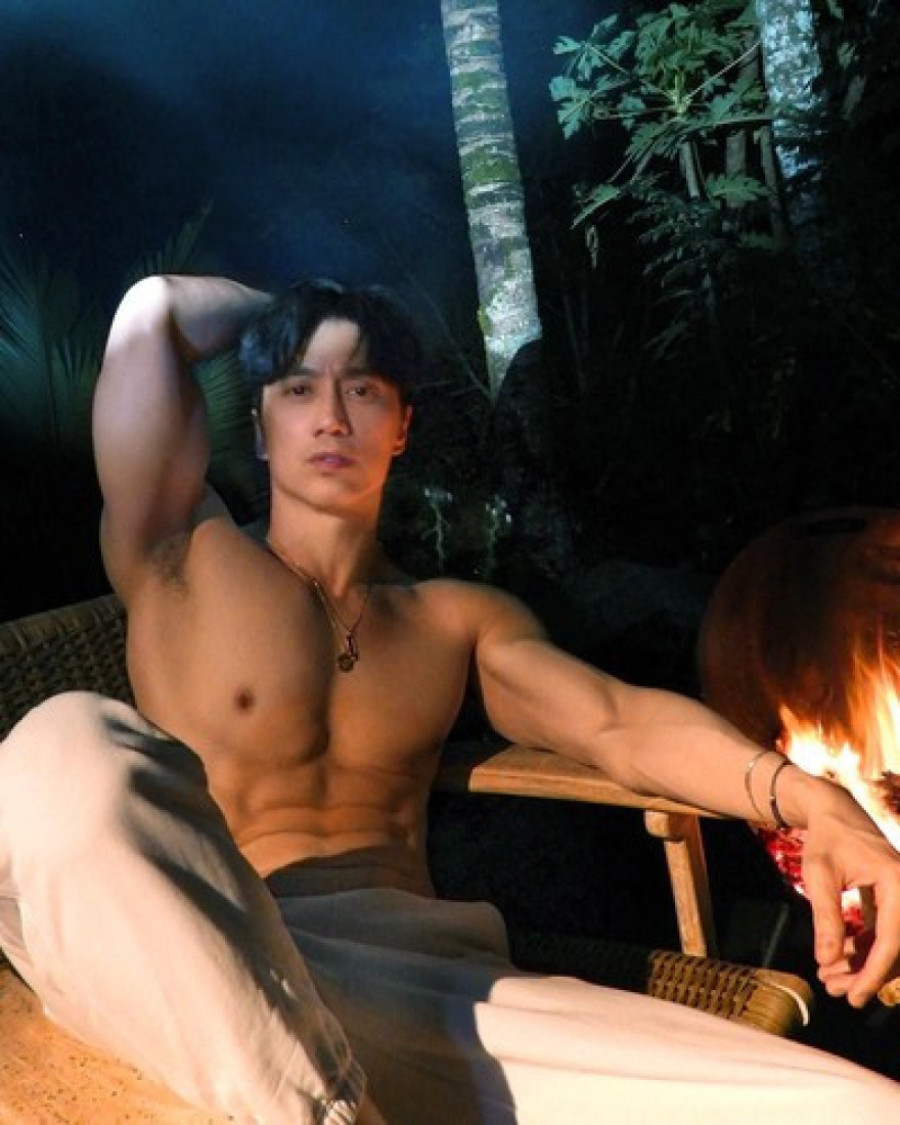 Internet ne veruje da je napunio 60 godina: Izgleda upola mlađe, a njegov izgled godinama izaziva čuđenje širom sveta (FOTO)