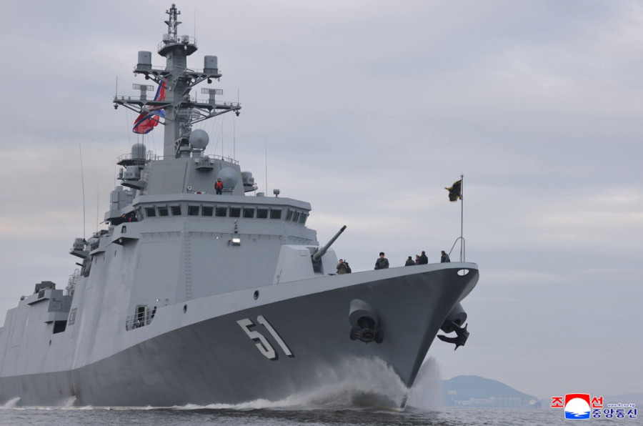 Kim Džong Un i njegova šubara: Severnokorejski lider se provozao novim razaračom, svi pričaju o njegovom stilu (VIDEO/FOTO)