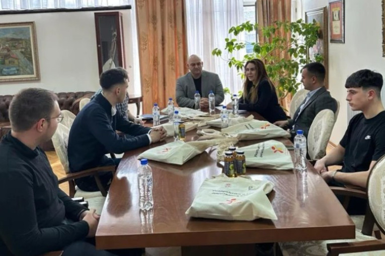 Uručeni sertifikati polaznicima projekta "Unapređenje i jačanje digitalnih veština" - GO Čukarica