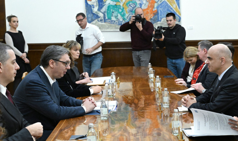 Vučić se sastao sa Džordžom Vajkofom: Razgovarali o jačanju saradnje Srbije i NATO (FOTO)