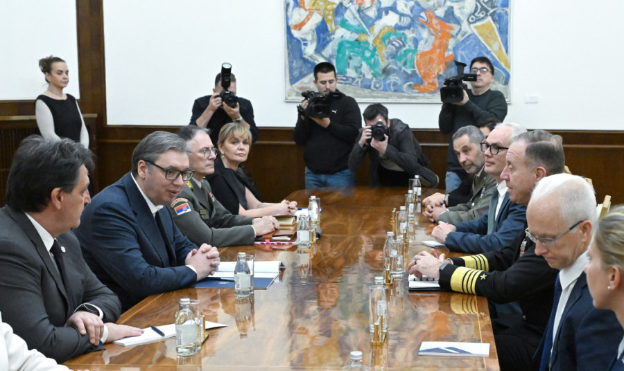 Vučić se sastao sa Džordžom Vajkofom: Razgovarali o jačanju saradnje Srbije i NATO (FOTO)