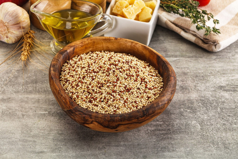 Na ovaj način će zadržati sve hranljive sastojke: Otkrijte kako se pravi kinoa savršene teksture i izbegnite najčešće greške