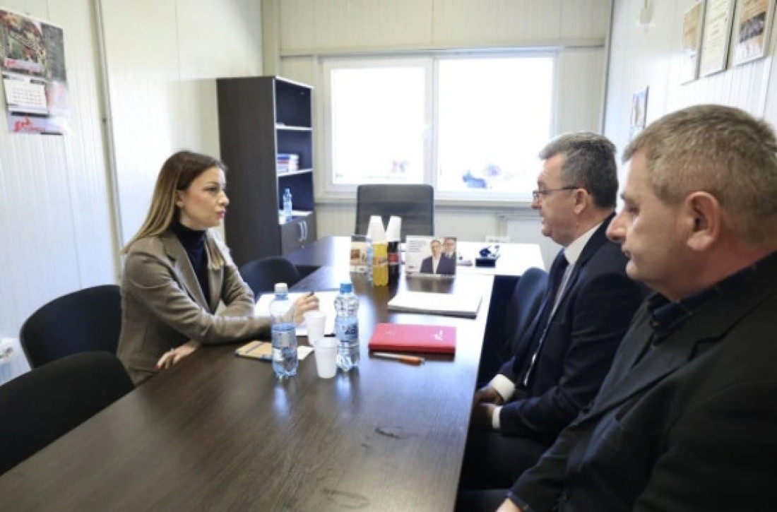 Ispunjeno obećanje predsednika! 1.361 žena dobila po 20.000 dinara, 58 radnica zaposleno u "Jumku" (FOTO)