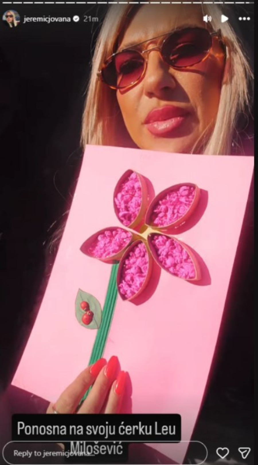 Jovana Jeremić već dobila poklon za Dan žena! Voditeljka puca od ponosa! (FOTO)