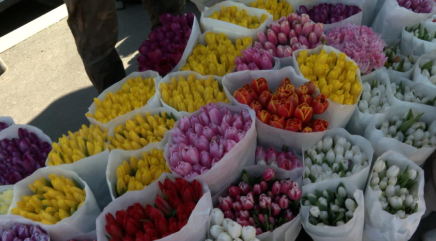 Zbog njegovih buketa svi dolaze na Kalenić pijacu: Stefan napravio pravi mali bum u prodaji cveća, evo zašto