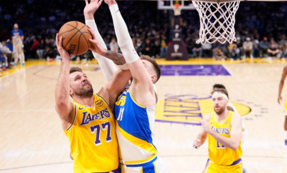 Dončić sa 44 poena vodio Lejkerse do pobede, Jović i Bogdanović samo gledali sa strane (FOTO)