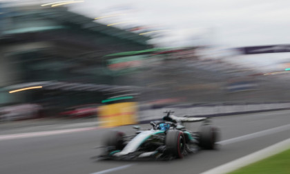 Nisu ni sadašnji, a ni bivši šampion: Mercedesov tandem sa pol pozicije otvara novu F1 sezonu (FOTO)