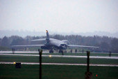 Američka zver stigla u Evropu! Glomazni bombarder sleteo u bazu, sledeća stanica mu je Iran?