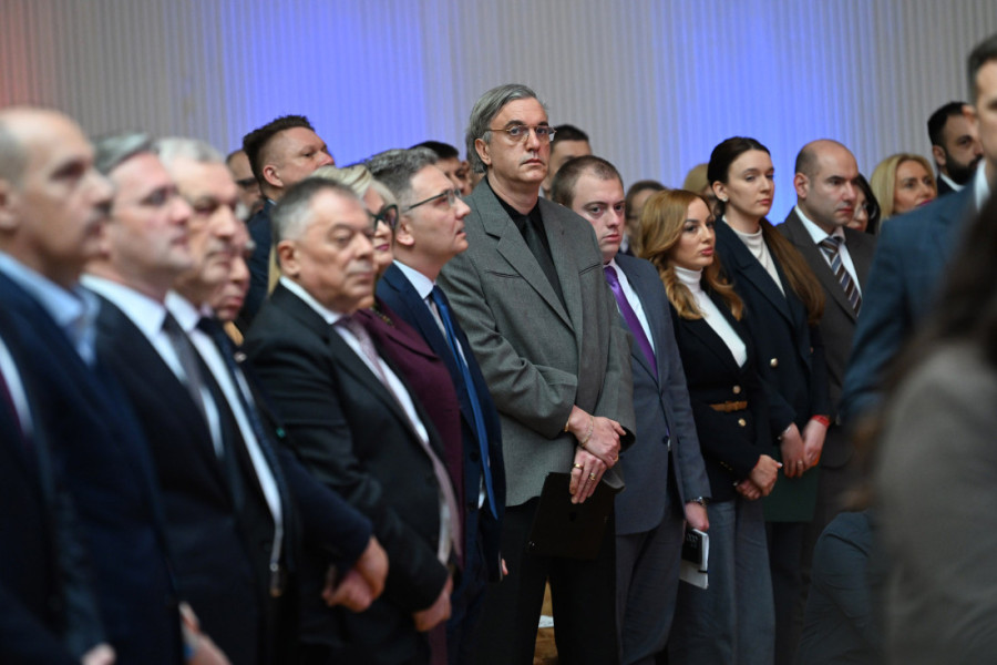 Predsednik Vučić predstavlja nacionalnu strategiju "Srbija 2030": "Prosečna plata 1.700 evra do 2030. godine, prosečna penzija 750 evra!"