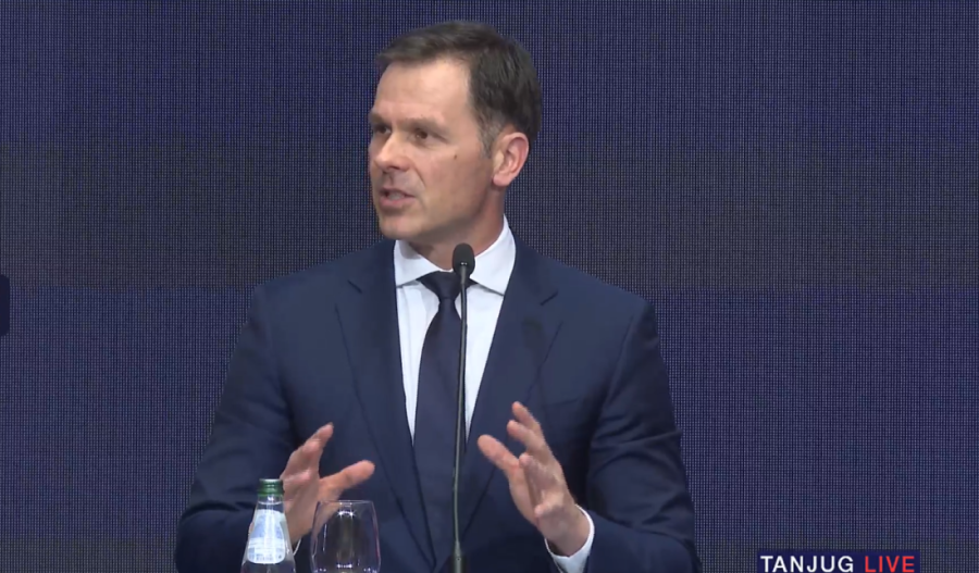 Predsednik Vučić predstavlja nacionalnu strategiju "Srbija 2030": "Prosečna plata 1.700 evra do 2030. godine, prosečna penzija 750 evra!"