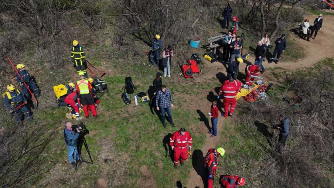 Žarko Mićin u velikoj spasilačkoj vežbi: Simulacija pada letelice na Fruškoj gori (FOTO)