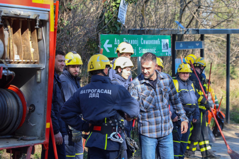 Žarko Mićin u velikoj spasilačkoj vežbi: Simulacija pada letelice na Fruškoj gori (FOTO)