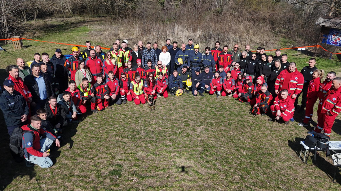 Žarko Mićin u velikoj spasilačkoj vežbi: Simulacija pada letelice na Fruškoj gori (FOTO)