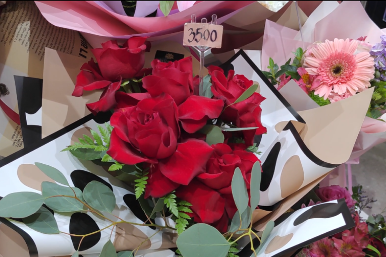 Obišli smo cvećare i zlatare pred 8. mart: Ovo je priča iz Beograda od koje su i prodavci zanemeli! (FOTO/VIDEO)